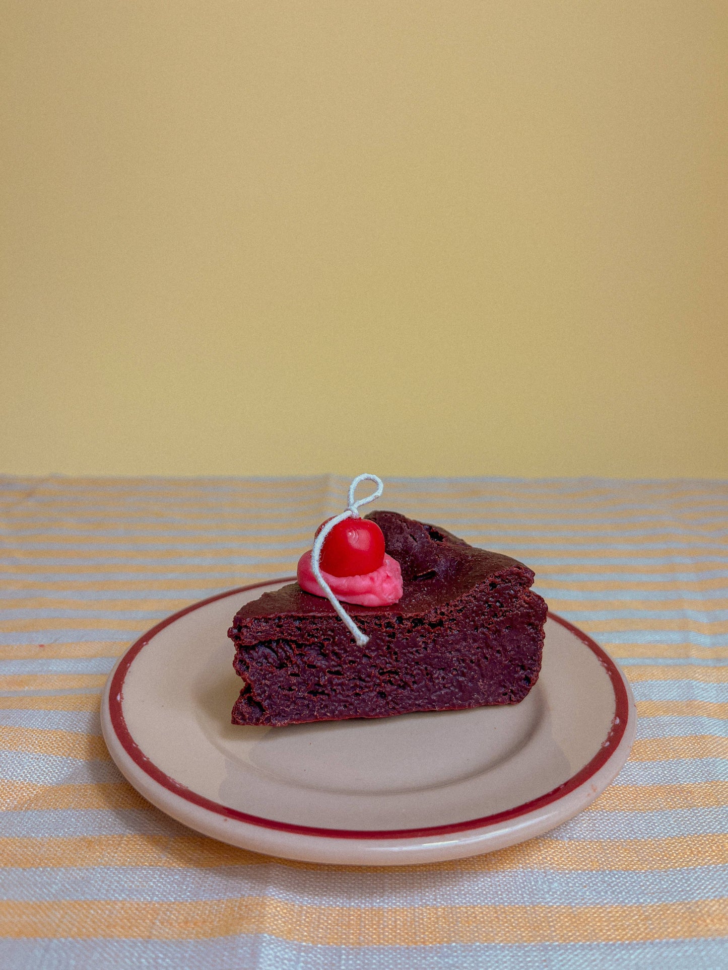 The Wednesday Co - Bizcochito Chocolate - Chocolate Cake Candle: Chocolate Fudge