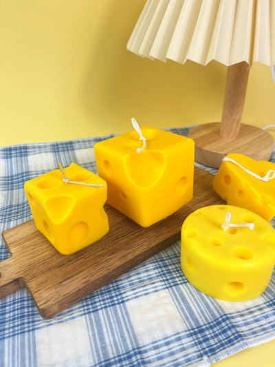 The Wednesday Co - Sueño con Queso - Cheese Candle: Creme Brûlée Scent / Small Cheese