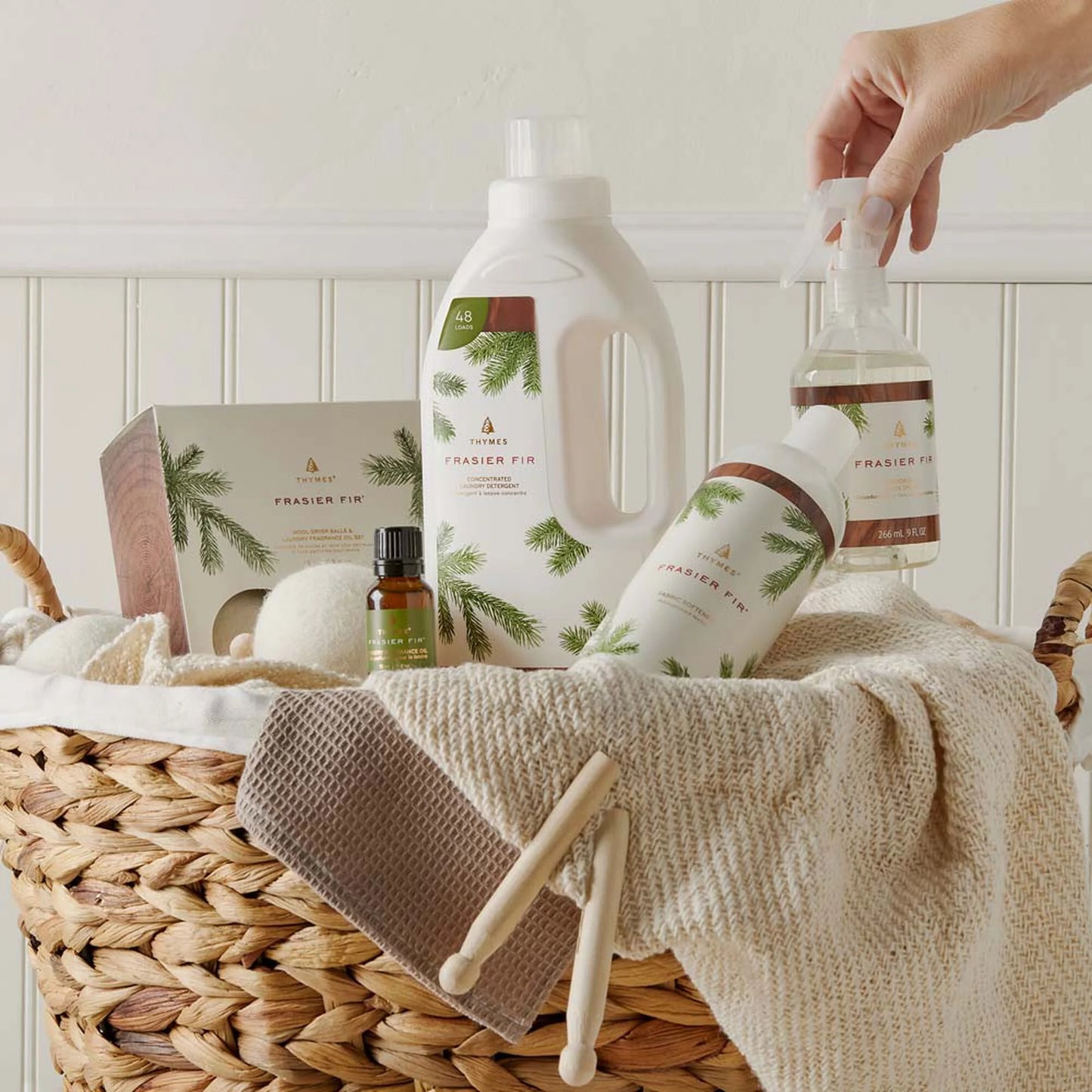 THYMES - Frasier Fir Concentrated Laundry Detergent - 32 FL OZ / 946 ML